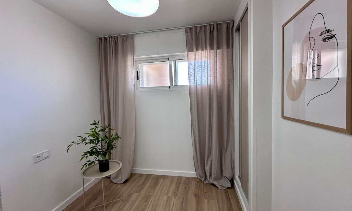 Segunda mano - Apartamento -
Torrevieja - Habaneras