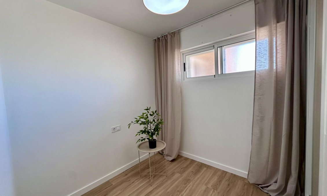 Segunda mano - Apartamento -
Torrevieja - Habaneras