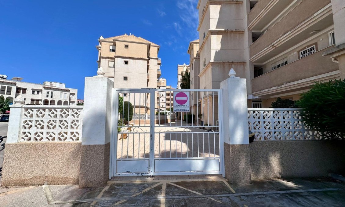 Segunda mano - Apartamento -
Torrevieja - Habaneras