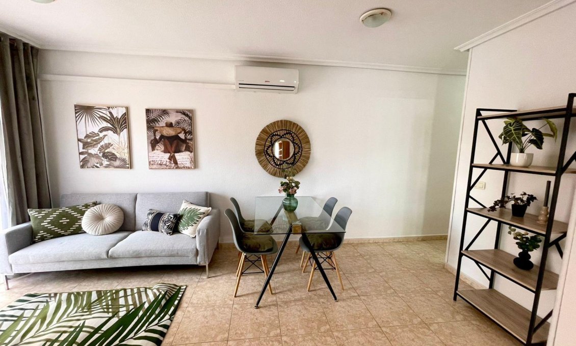 Segunda mano - Apartamento -
Torrevieja - Centro