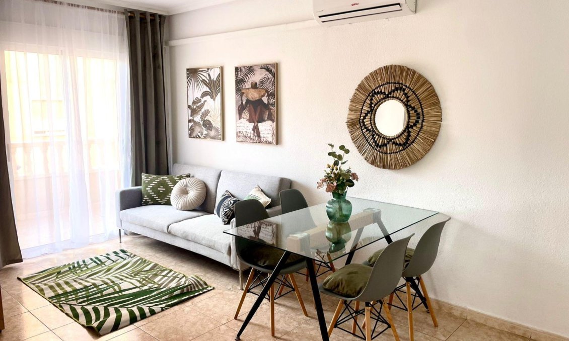 Segunda mano - Apartamento -
Torrevieja - Centro