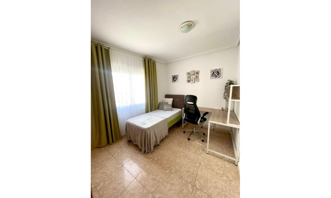 Segunda mano - Apartamento -
Torrevieja - Centro