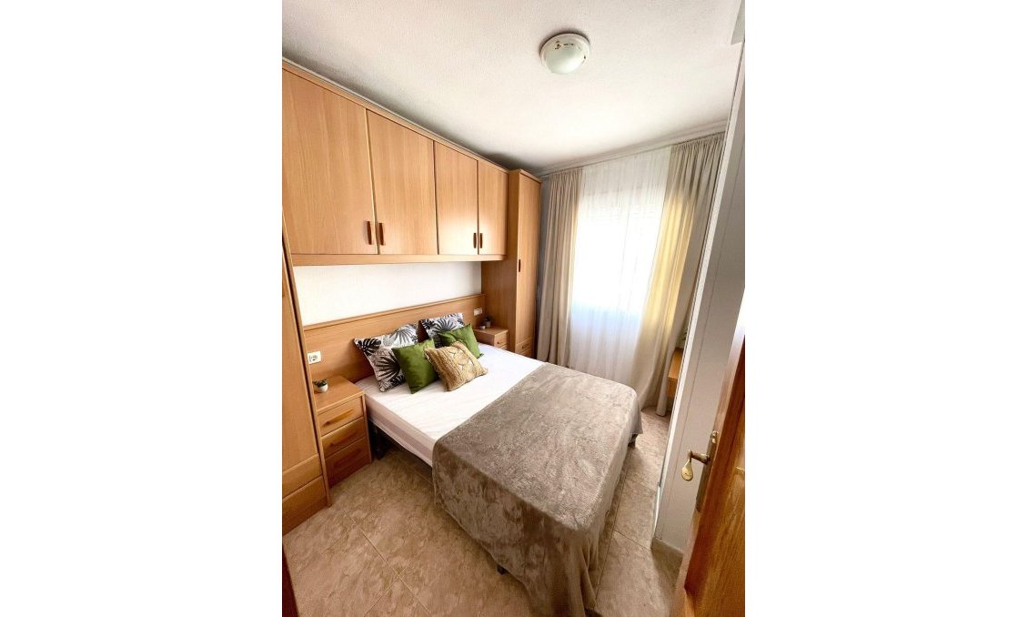 Segunda mano - Apartamento -
Torrevieja - Centro