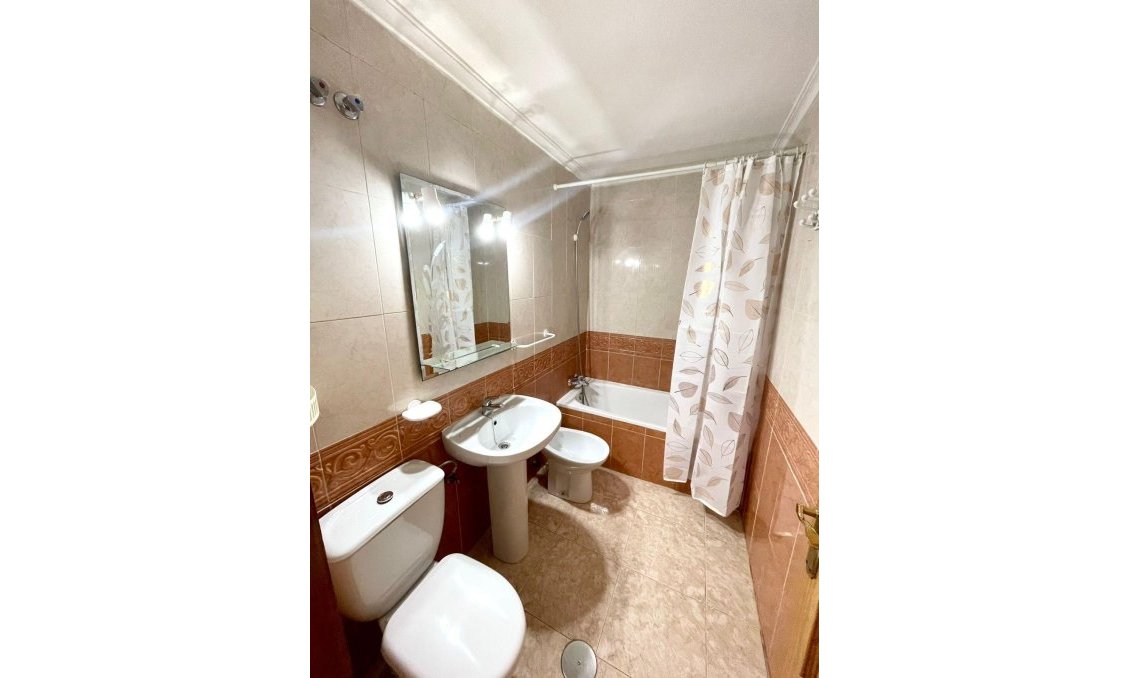 Segunda mano - Apartamento -
Torrevieja - Centro