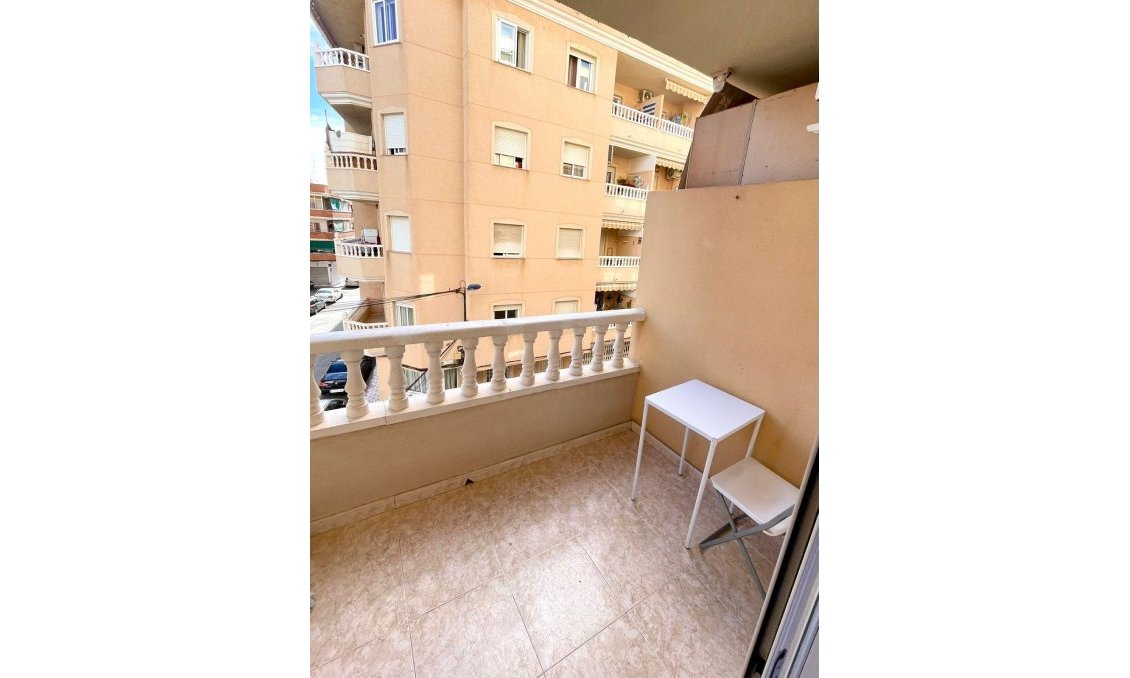 Segunda mano - Apartamento -
Torrevieja - Centro