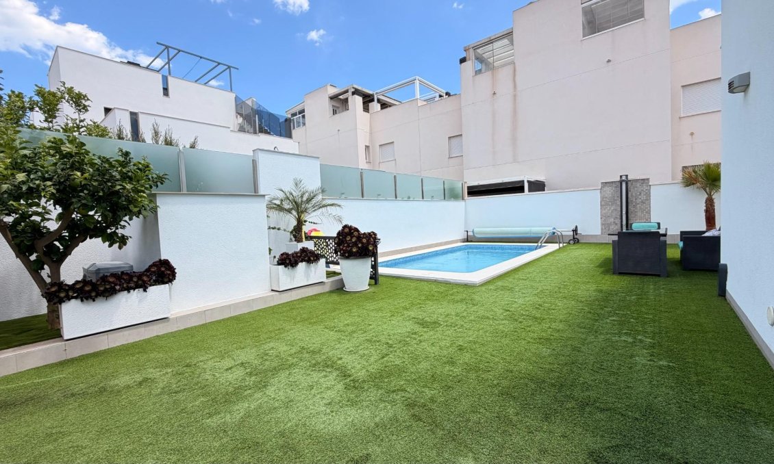 Resale - Villa -
Torrevieja - Aguas Nuevas