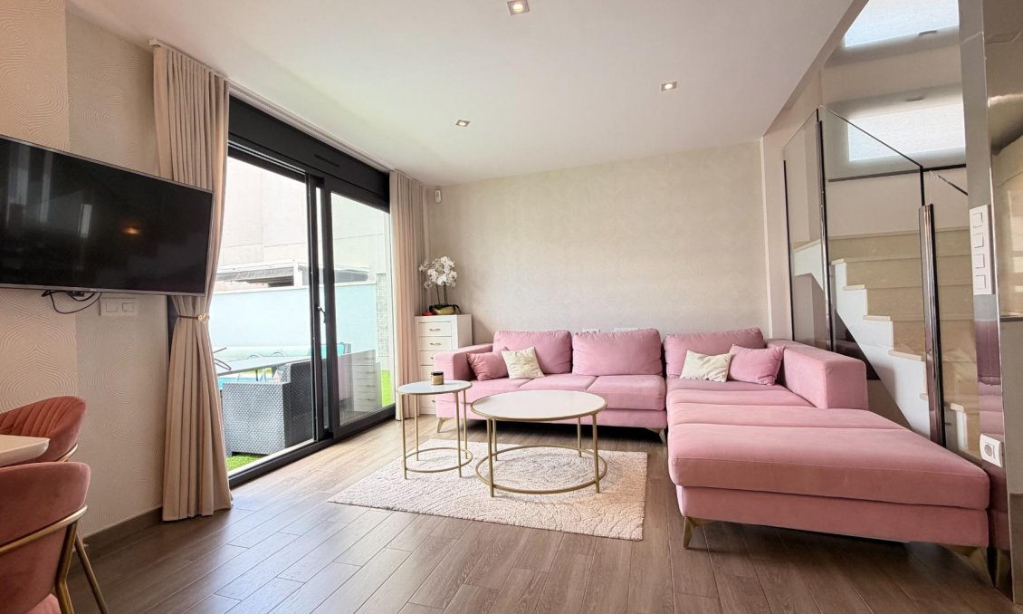 Resale - Villa -
Torrevieja - Aguas Nuevas