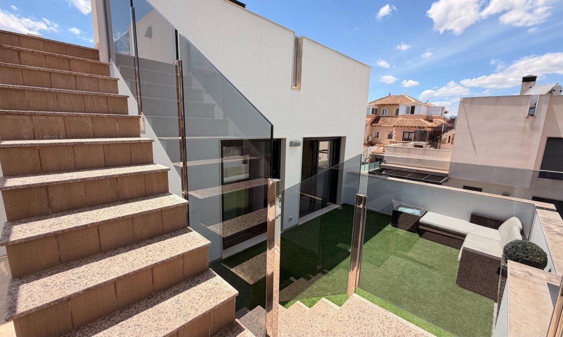 Resale - Villa -
Torrevieja - Aguas Nuevas