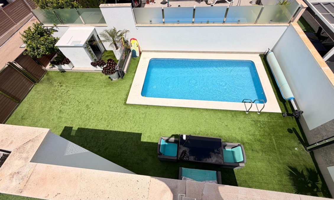 Resale - Villa -
Torrevieja - Aguas Nuevas