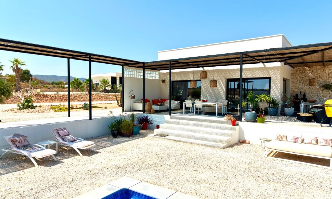Resale - Villa -
Pinoso - Inland