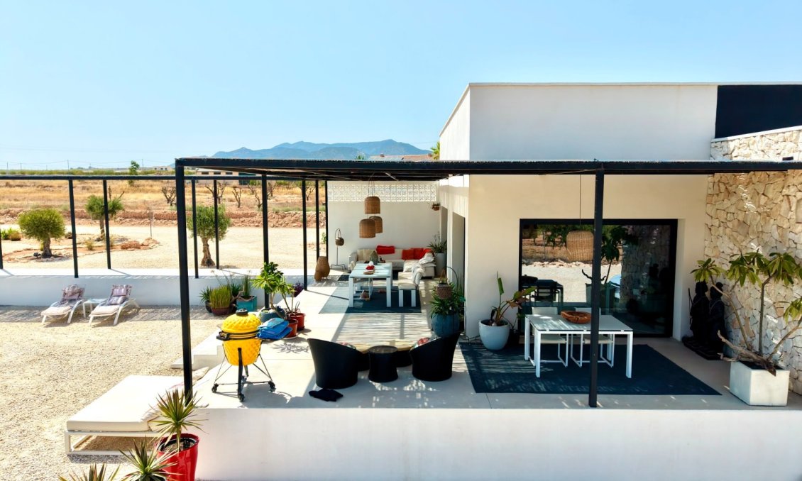 Resale - Villa -
Pinoso - Inland
