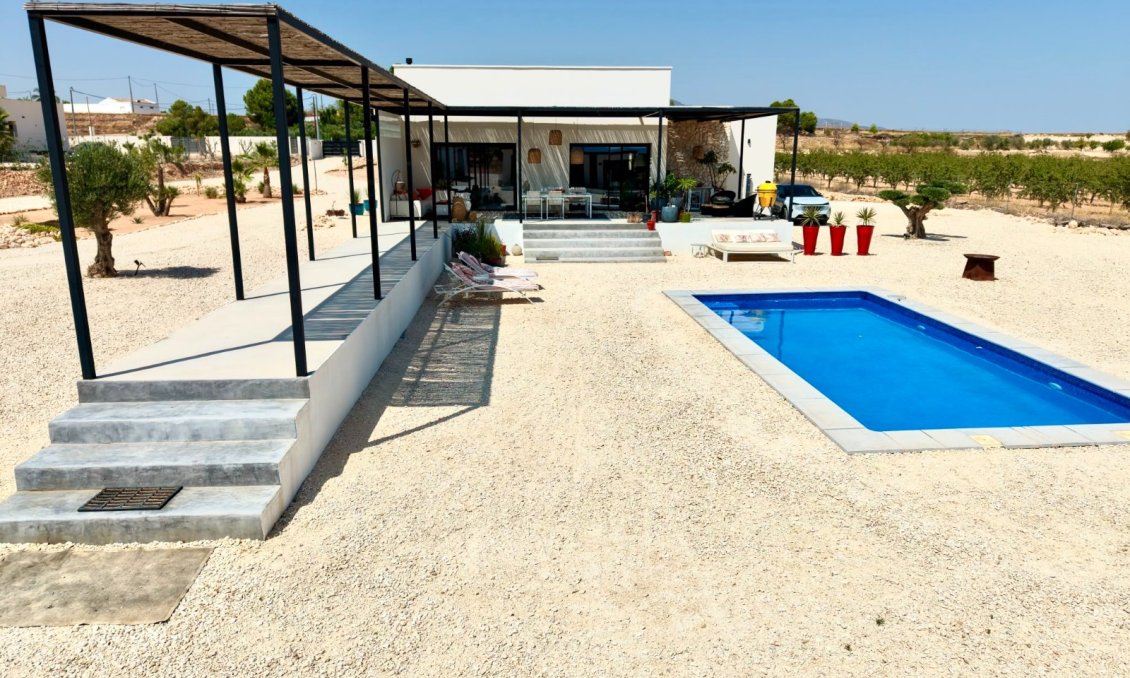 Resale - Villa -
Pinoso - Inland