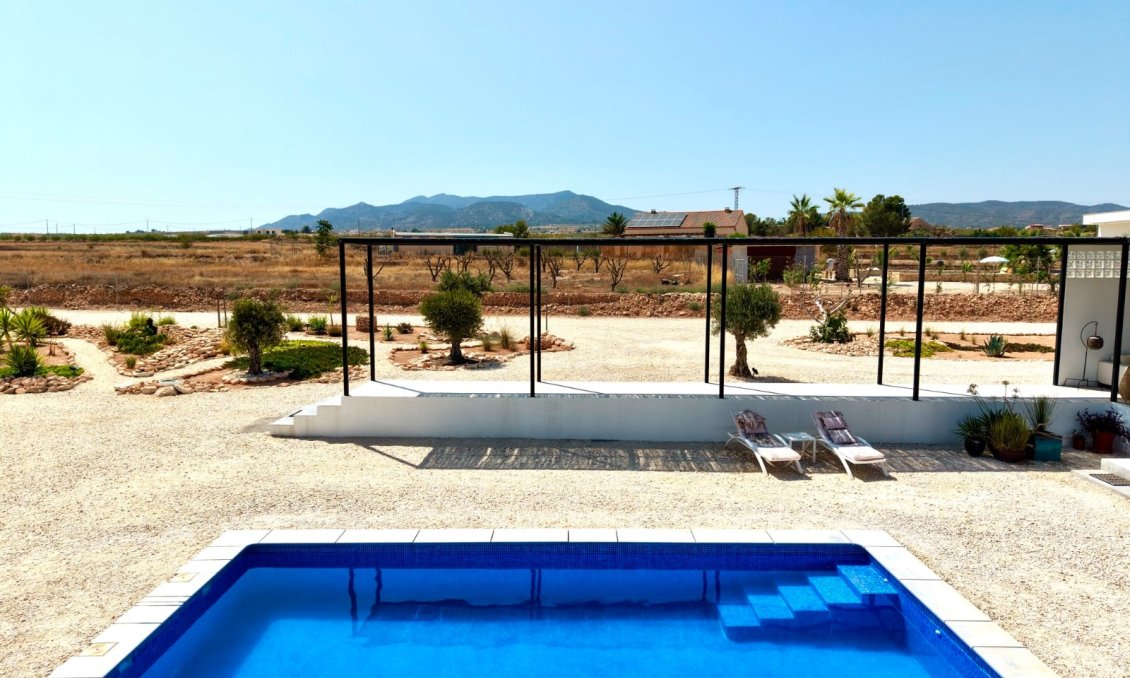 Resale - Villa -
Pinoso - Inland