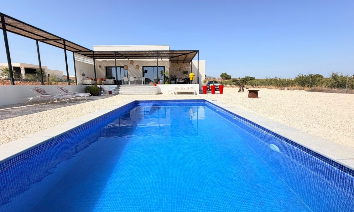 Resale - Villa -
Pinoso - Inland