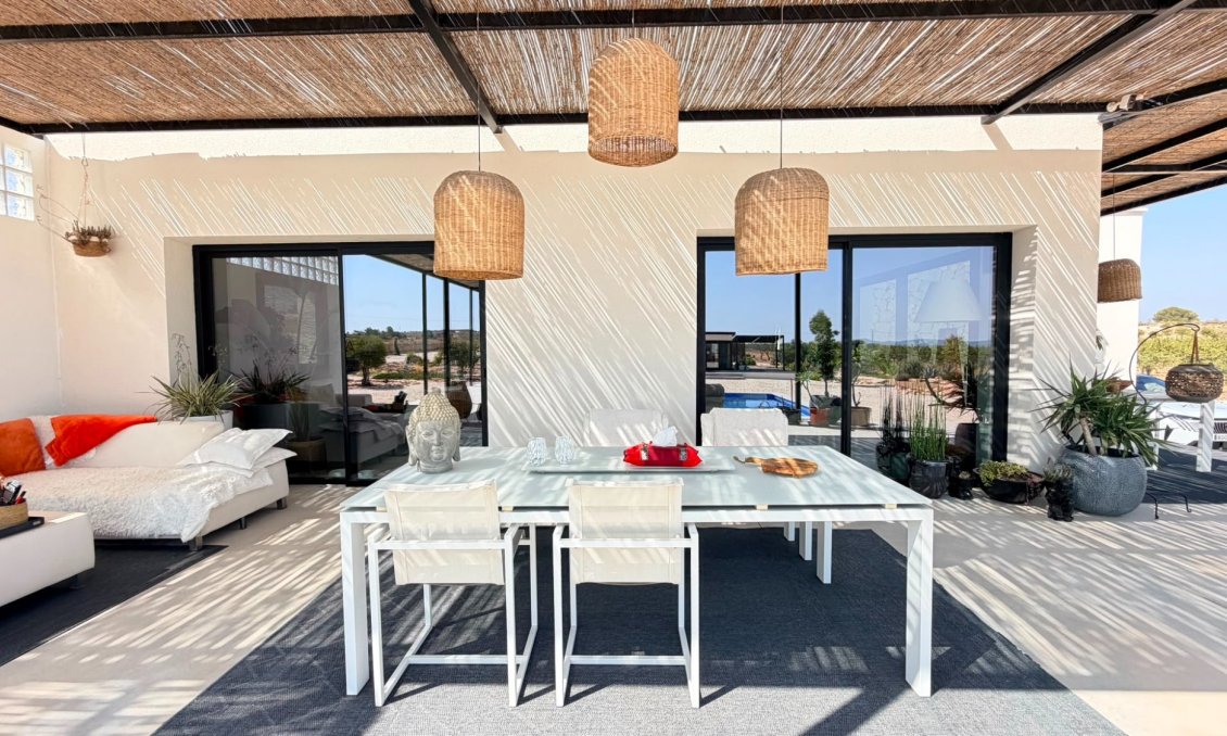 Resale - Villa -
Pinoso - Inland
