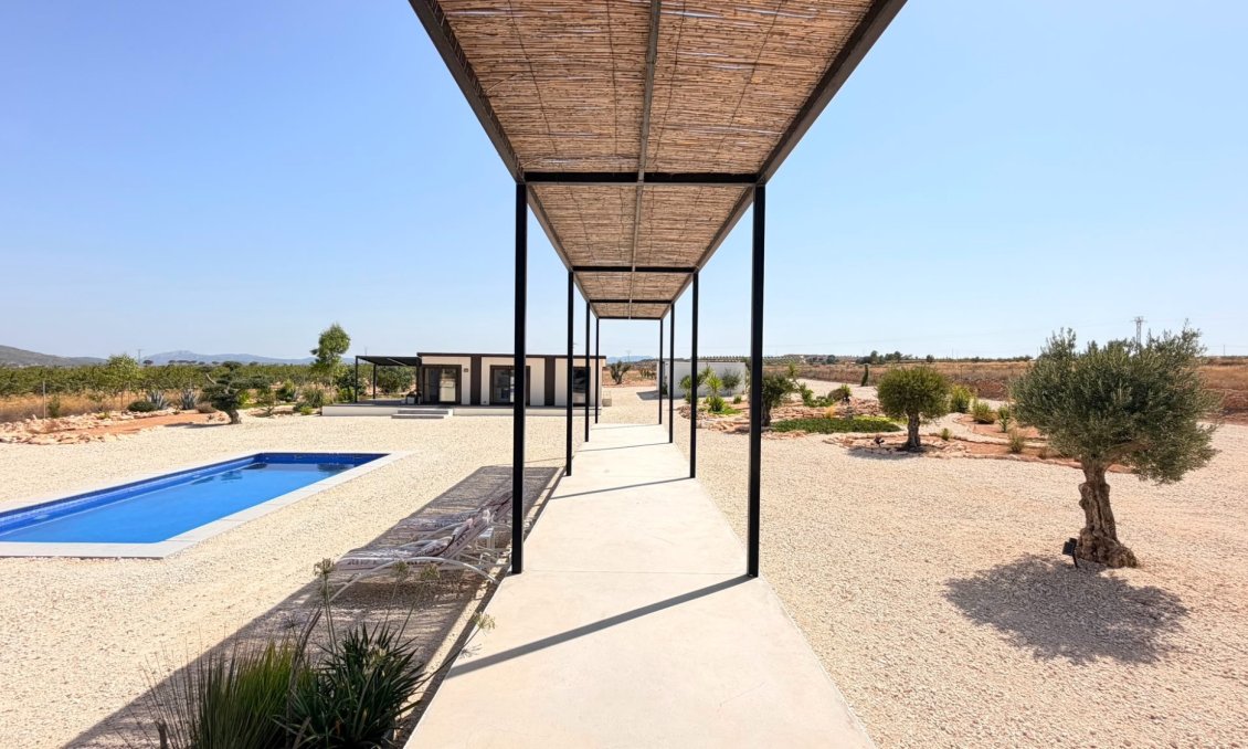 Resale - Villa -
Pinoso - Inland