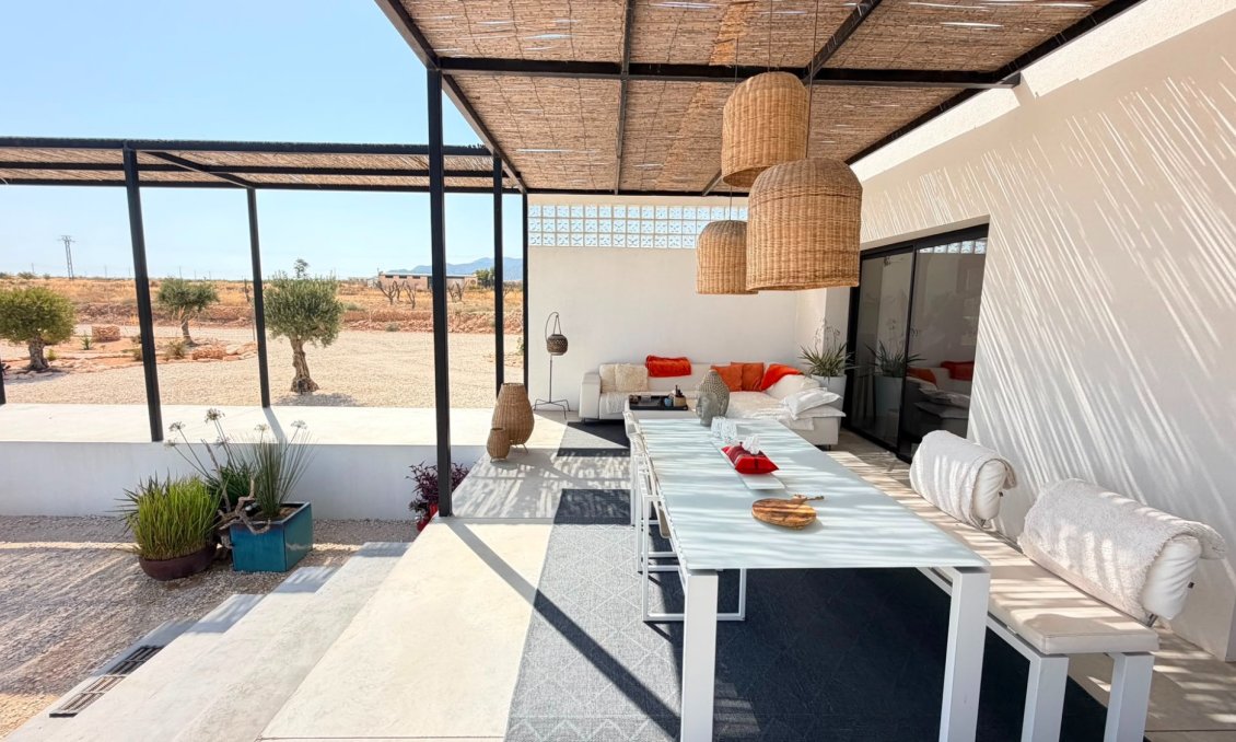 Resale - Villa -
Pinoso - Inland