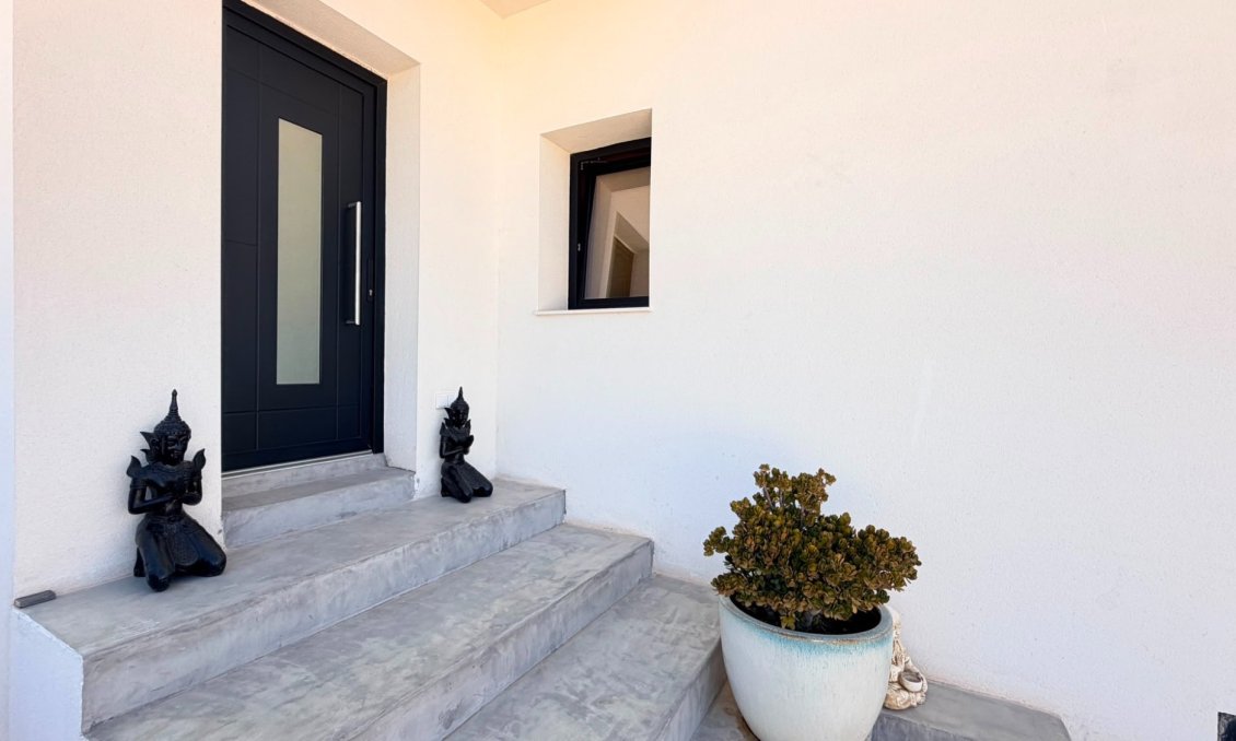 Resale - Villa -
Pinoso - Inland