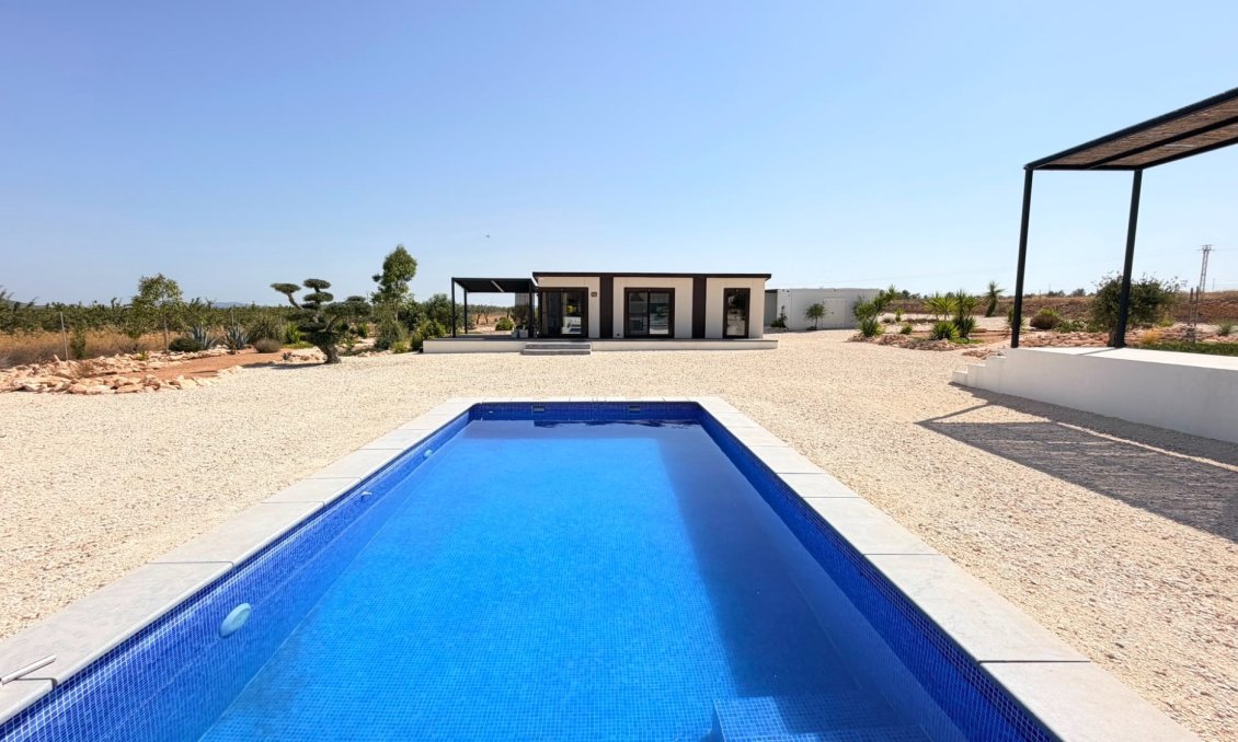 Resale - Villa -
Pinoso - Inland