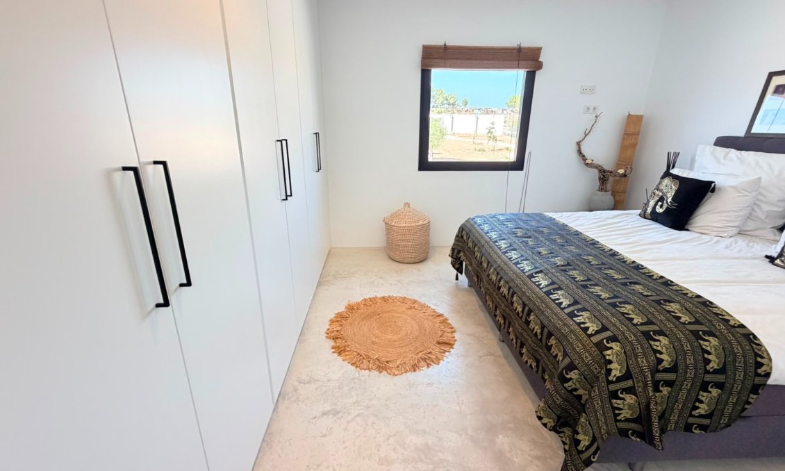 Resale - Villa -
Pinoso - Inland