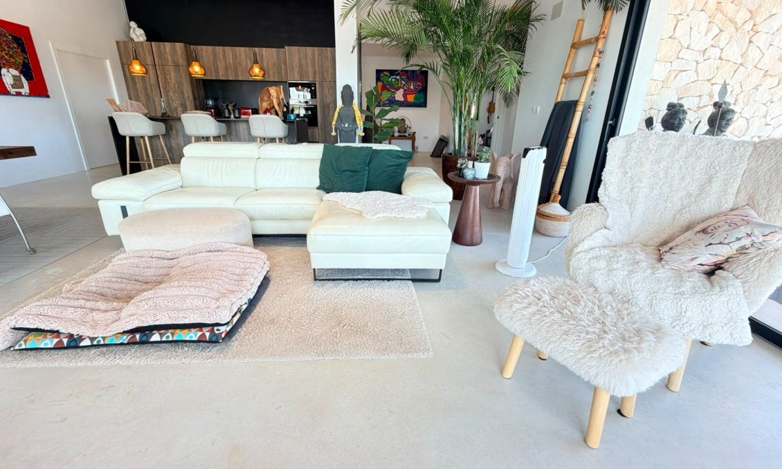 Resale - Villa -
Pinoso - Inland
