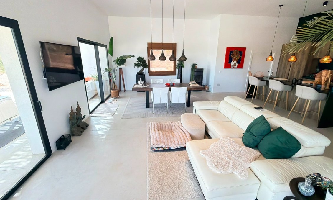 Resale - Villa -
Pinoso - Inland