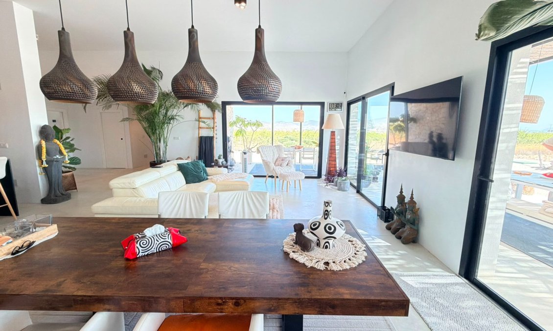 Resale - Villa -
Pinoso - Inland