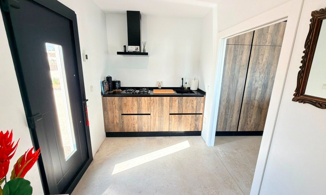 Resale - Villa -
Pinoso - Inland