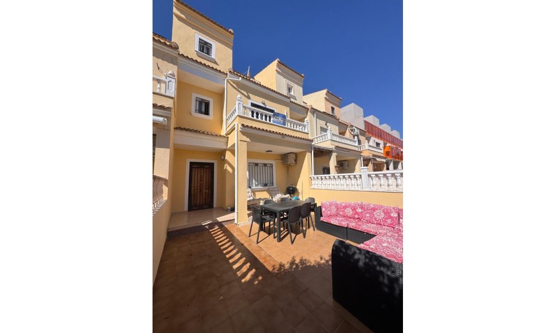 Használt Ingatlanok - Sorház -
Campoamor - Costa Blanca