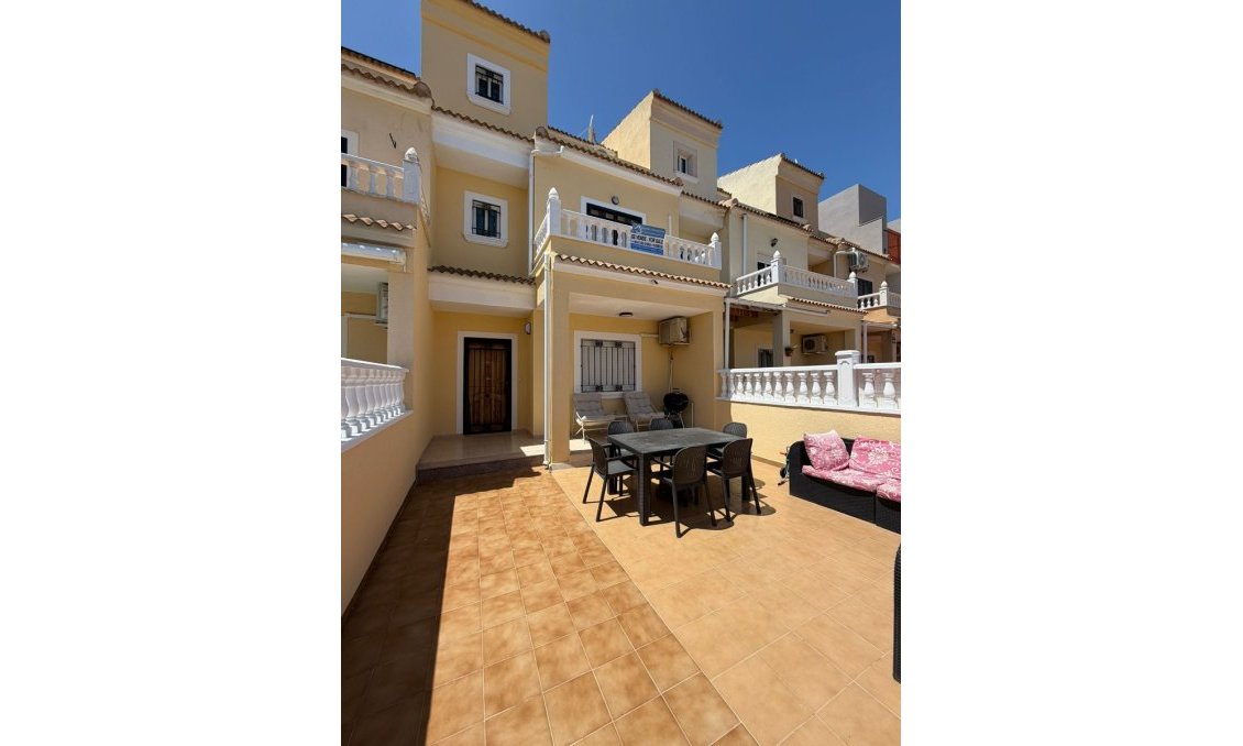 Használt Ingatlanok - Sorház -
Campoamor - Costa Blanca