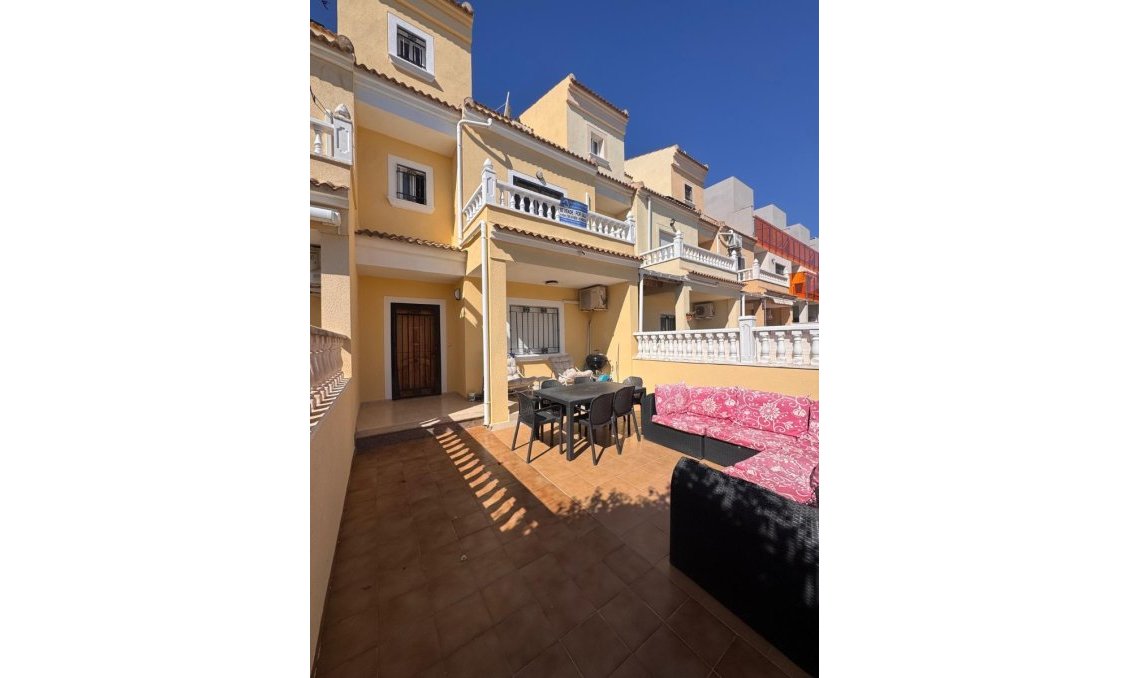 Használt Ingatlanok - Sorház -
Campoamor - Costa Blanca