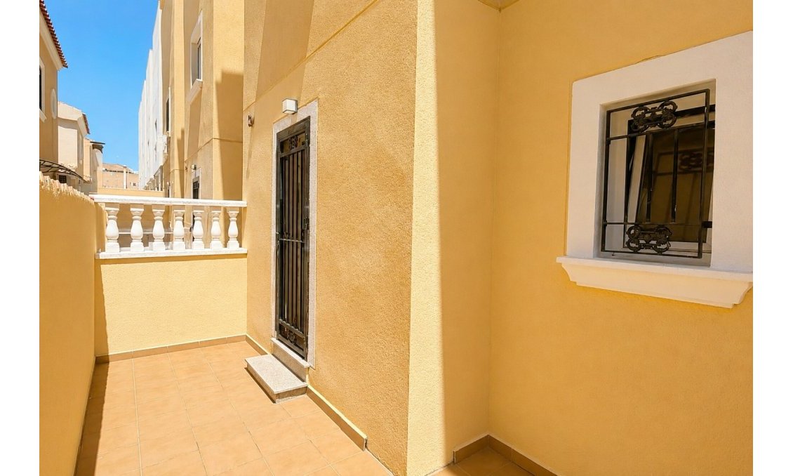 Használt Ingatlanok - Sorház -
Campoamor - Costa Blanca