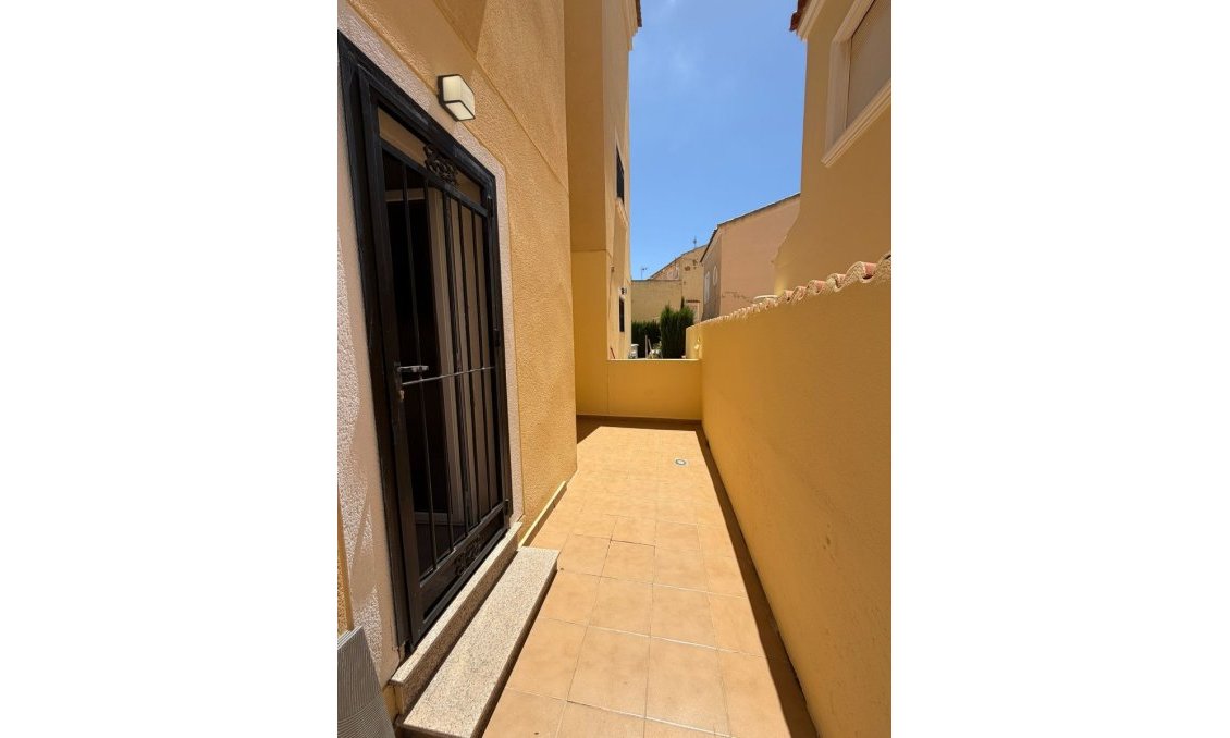 Használt Ingatlanok - Sorház -
Campoamor - Costa Blanca