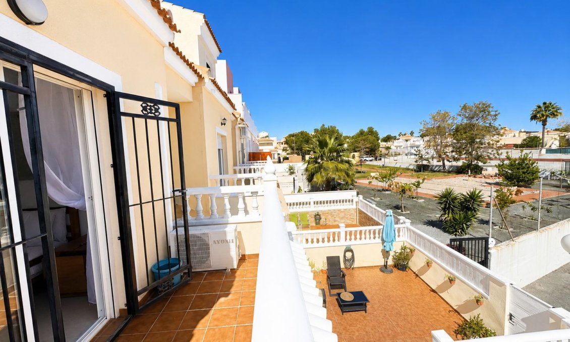 Használt Ingatlanok - Sorház -
Campoamor - Costa Blanca