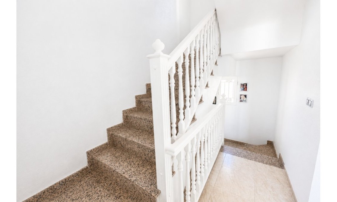 Használt Ingatlanok - Sorház -
Campoamor - Costa Blanca