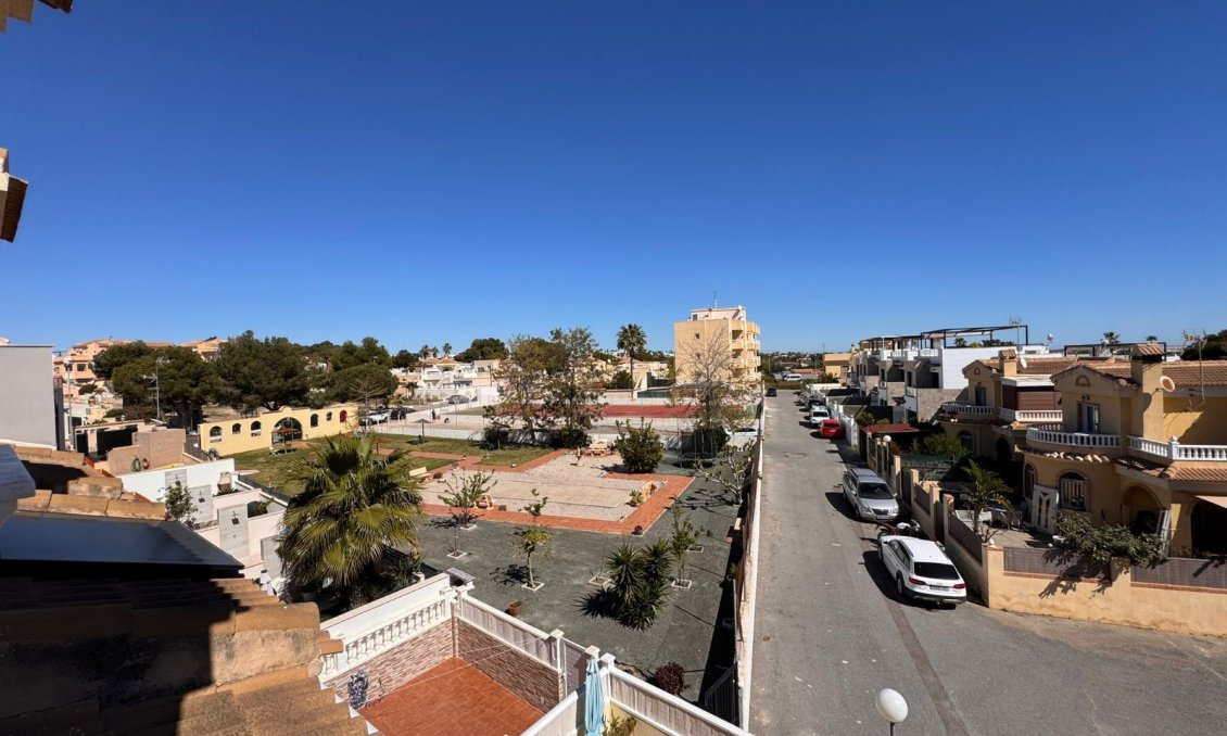 Használt Ingatlanok - Sorház -
Campoamor - Costa Blanca