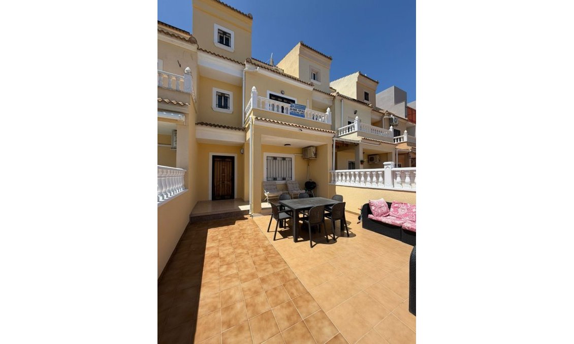 Használt Ingatlanok - Sorház -
Campoamor - Costa Blanca