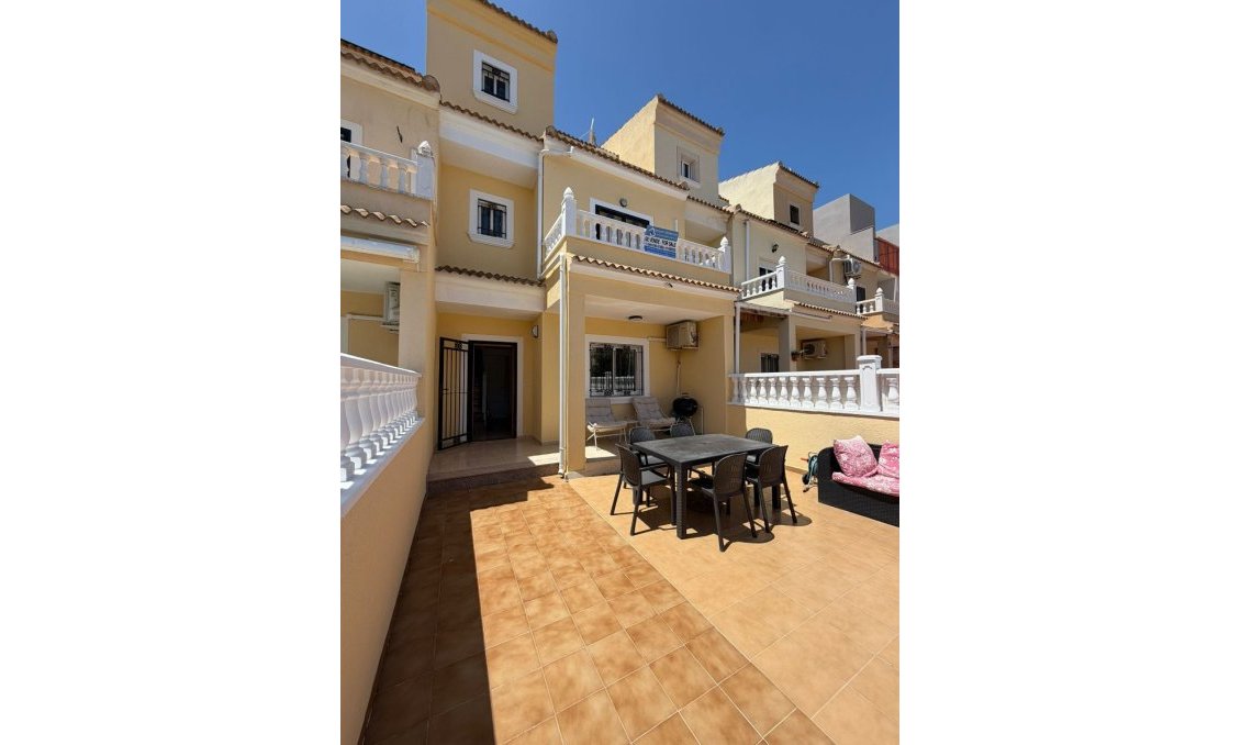 Használt Ingatlanok - Sorház -
Campoamor - Costa Blanca