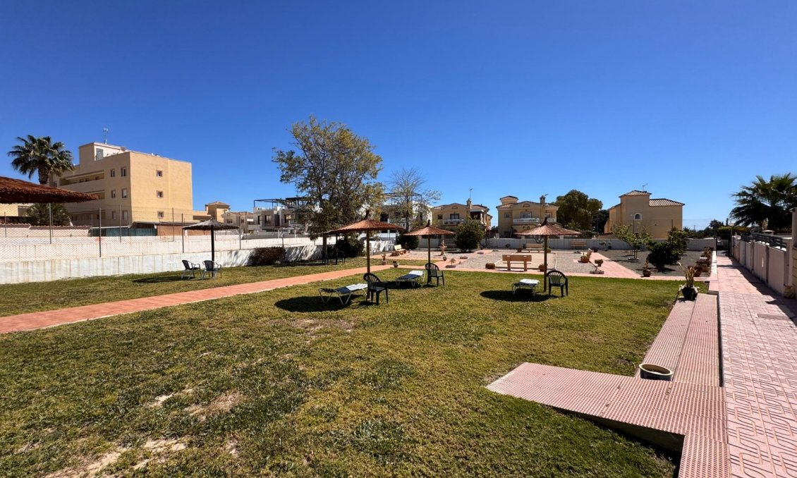 Használt Ingatlanok - Sorház -
Campoamor - Costa Blanca