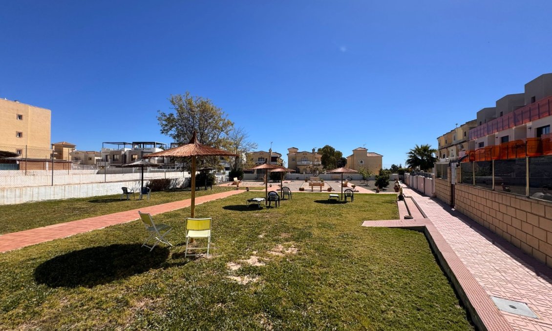 Használt Ingatlanok - Sorház -
Campoamor - Costa Blanca