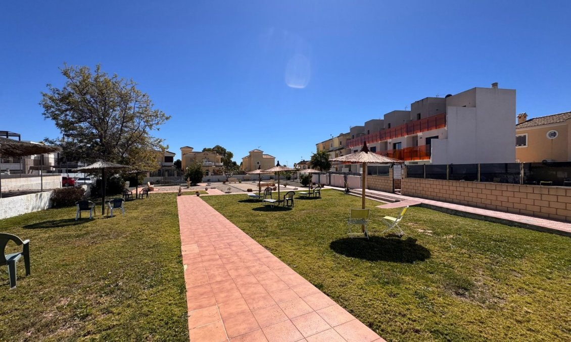 Használt Ingatlanok - Sorház -
Campoamor - Costa Blanca
