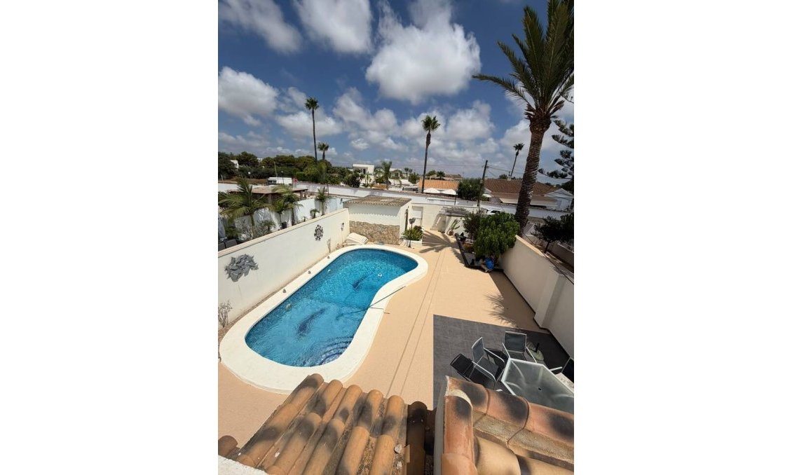 Használt Ingatlanok - Villa -
Cabo Roig - Costa Blanca