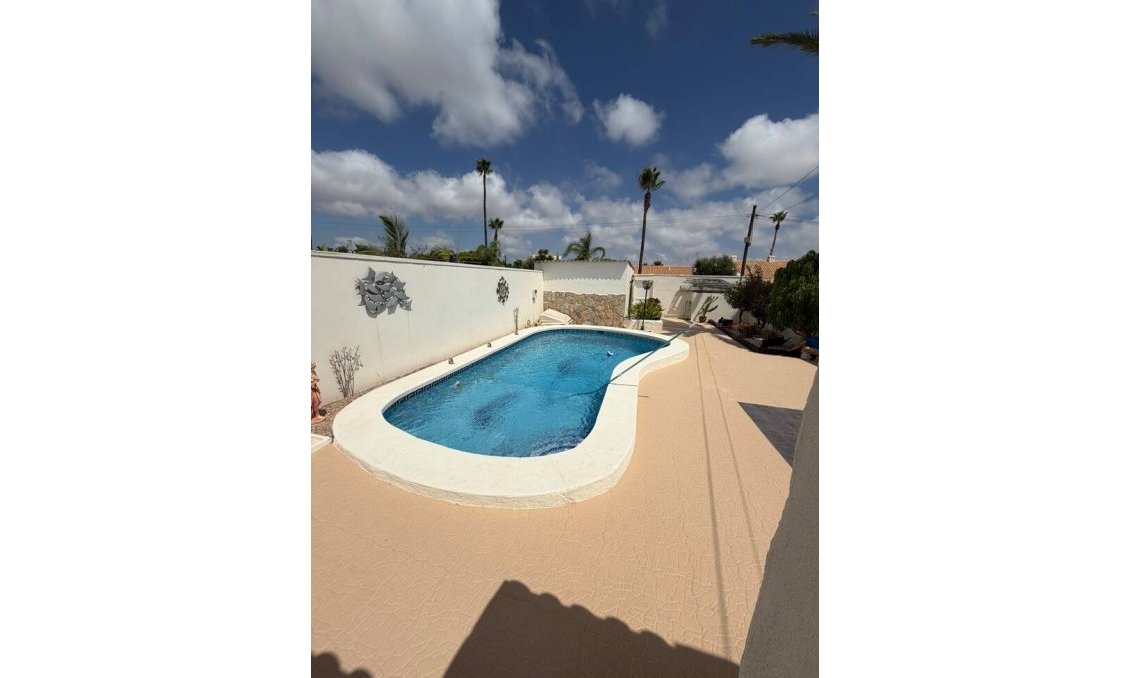 Használt Ingatlanok - Villa -
Cabo Roig - Costa Blanca