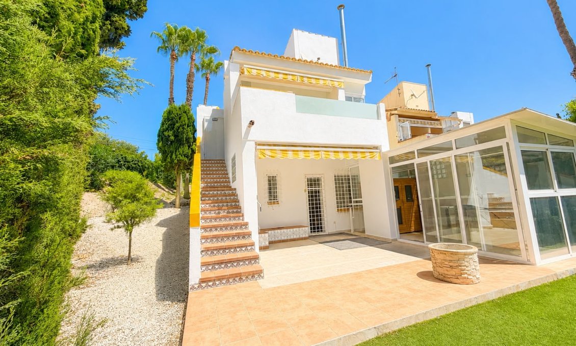 Használt Ingatlanok - Villa -
Villamartin - Costa Blanca