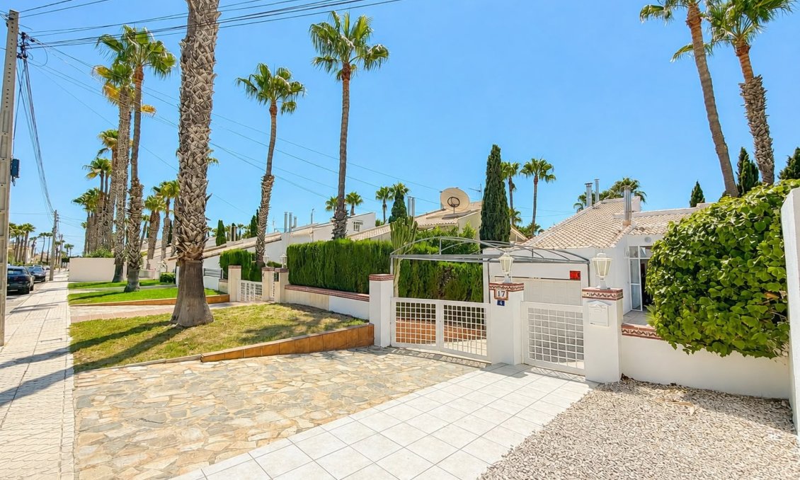 Használt Ingatlanok - Villa -
Villamartin - Costa Blanca
