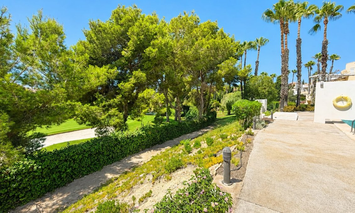 Használt Ingatlanok - Villa -
Villamartin - Costa Blanca