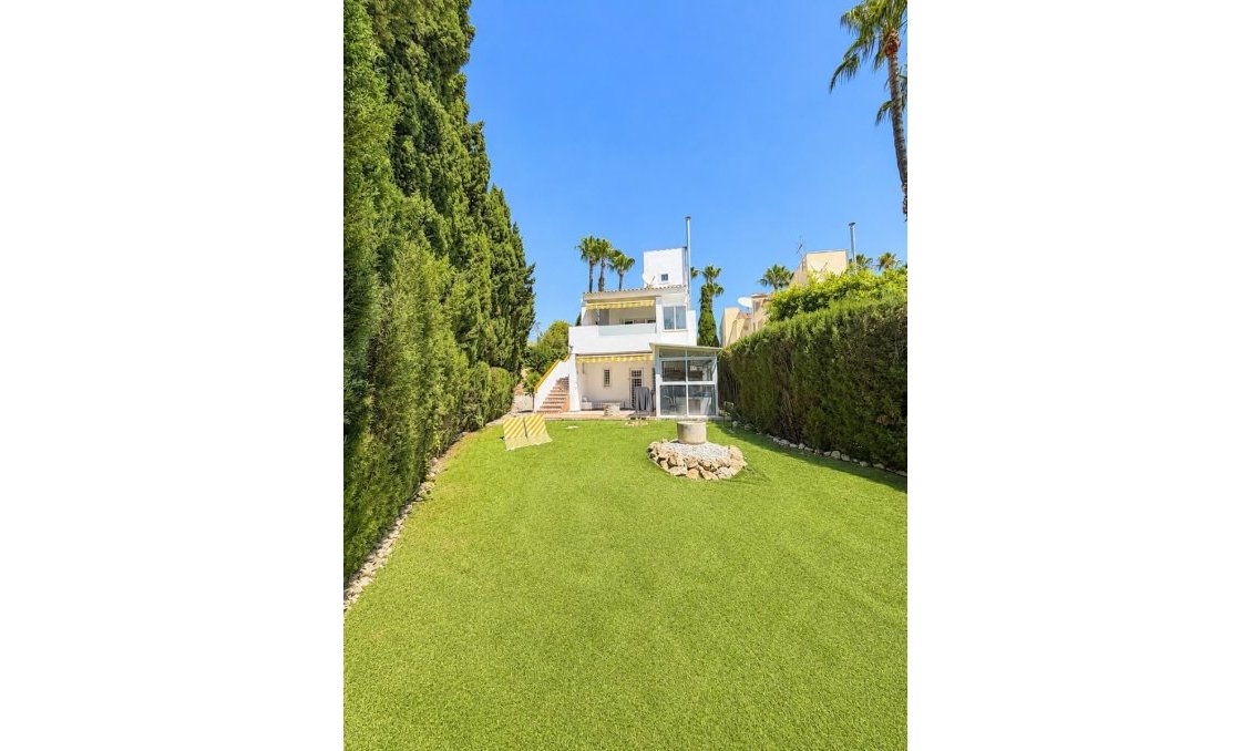 Használt Ingatlanok - Villa -
Villamartin - Costa Blanca