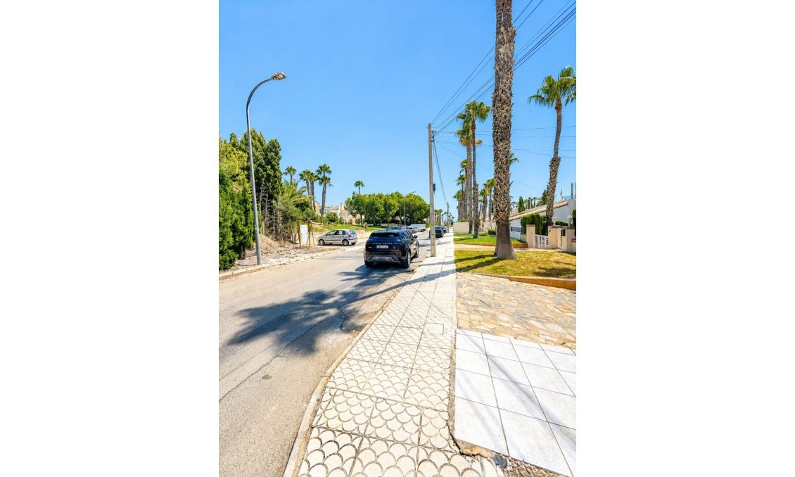 Használt Ingatlanok - Villa -
Villamartin - Costa Blanca
