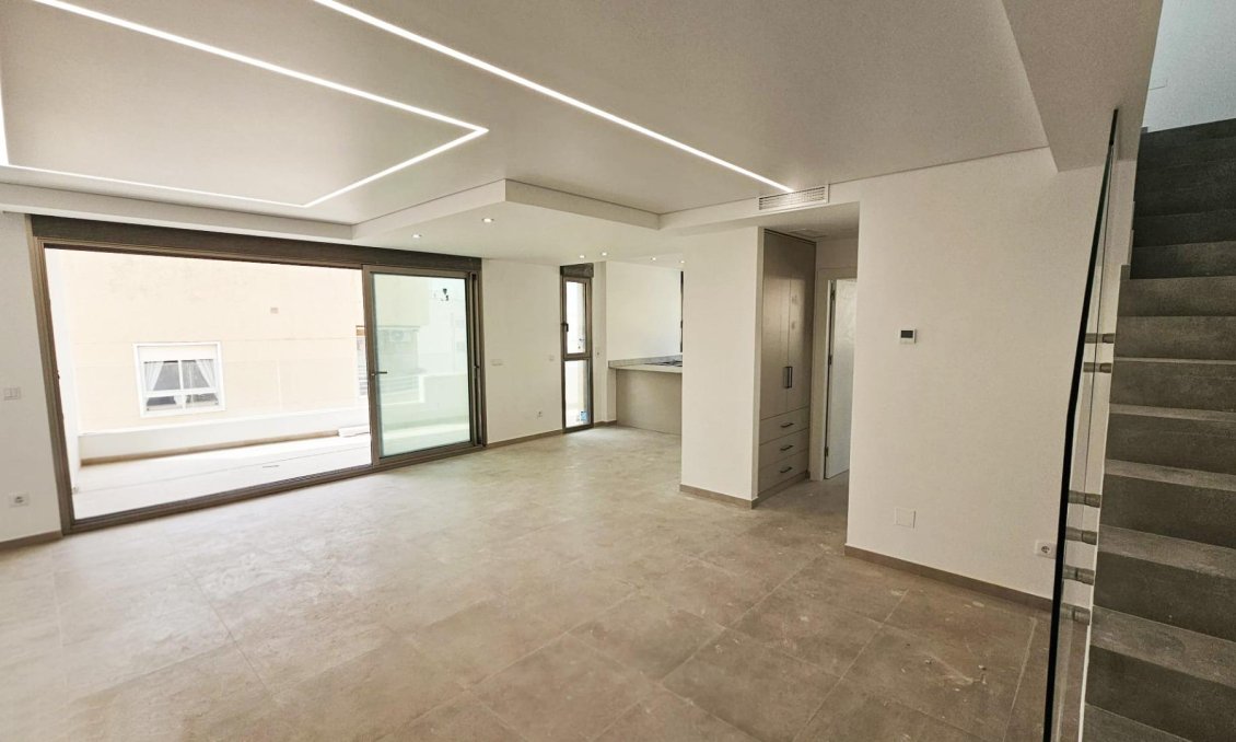 Használt Ingatlanok - Tetőtéri lakás -
Torrevieja - Paseo Maritimo