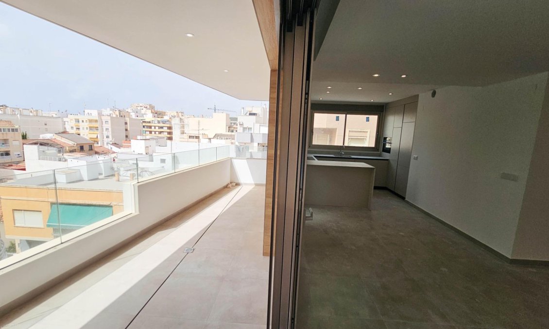 Használt Ingatlanok - Tetőtéri lakás -
Torrevieja - Paseo Maritimo